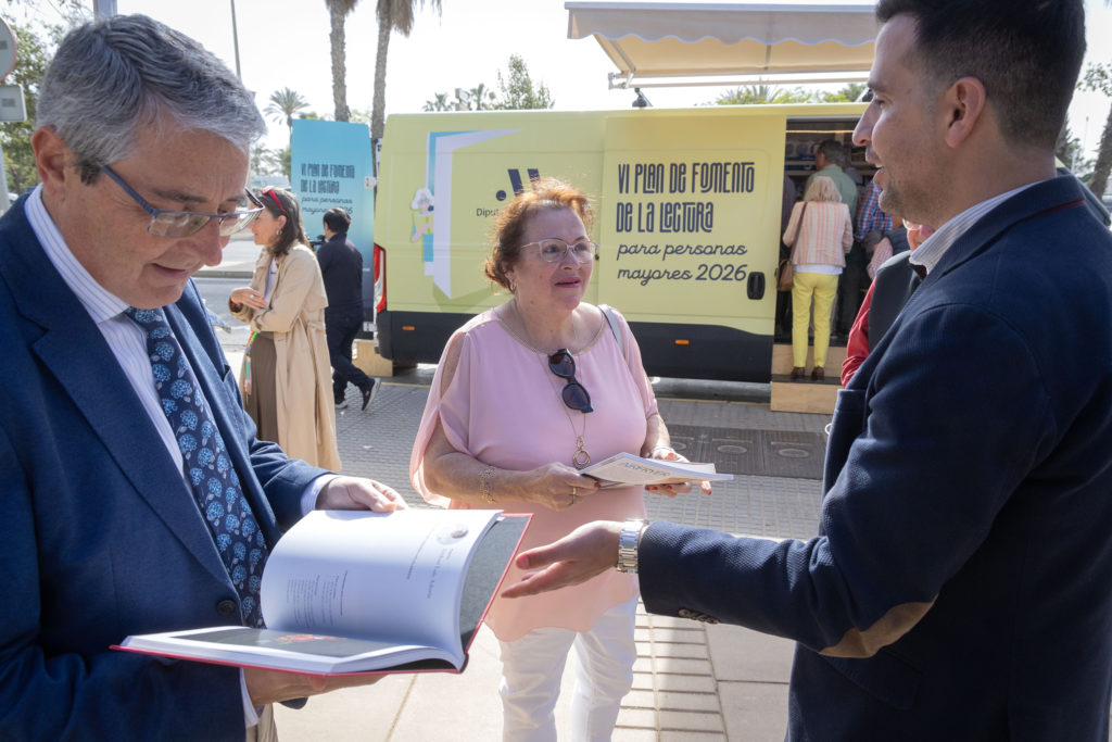 La Diputación arranca una nueva edición del Plan de Fomento de la Lectura para acercar más de 4.000 libros a los mayores de la provincia